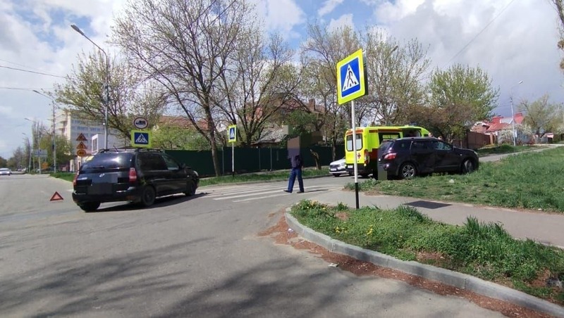 Юного пассажира отвезли в больницу после ДТП с двумя иномарками в Ставрополе